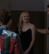 Emily_in_Paris_S02E06_WEBRip_x264-ION10_1406.jpg