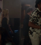 Emily_in_Paris_S02E06_WEBRip_x264-ION10_1417.jpg