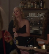 Emily_in_Paris_S02E06_WEBRip_x264-ION10_1431.jpg