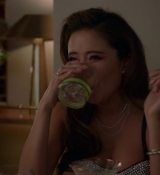 Emily_in_Paris_S02E06_WEBRip_x264-ION10_1472.jpg