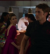 Emily_in_Paris_S02E06_WEBRip_x264-ION10_1578.jpg