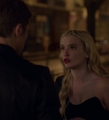 Emily_in_Paris_S02E06_WEBRip_x264-ION10_1678.jpg