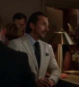 Emily_in_Paris_S02E06_WEBRip_x264-ION10_1707.jpg