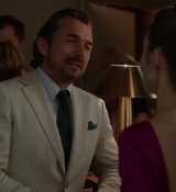 Emily_in_Paris_S02E06_WEBRip_x264-ION10_1711.jpg