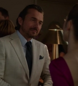 Emily_in_Paris_S02E06_WEBRip_x264-ION10_1713.jpg