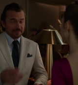 Emily_in_Paris_S02E06_WEBRip_x264-ION10_1738.jpg