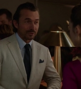 Emily_in_Paris_S02E06_WEBRip_x264-ION10_1751.jpg