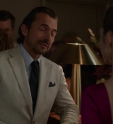 Emily_in_Paris_S02E06_WEBRip_x264-ION10_1774.jpg