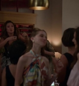 Emily_in_Paris_S02E06_WEBRip_x264-ION10_1791.jpg