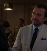 Emily_in_Paris_S02E06_WEBRip_x264-ION10_1814.jpg
