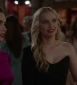 Emily_in_Paris_S02E06_WEBRip_x264-ION10_1856.jpg