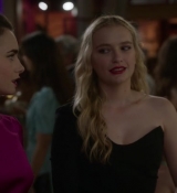 Emily_in_Paris_S02E06_WEBRip_x264-ION10_1860.jpg