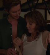 Emily_in_Paris_S02E06_WEBRip_x264-ION10_1878.jpg