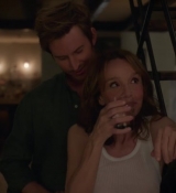 Emily_in_Paris_S02E06_WEBRip_x264-ION10_1884.jpg
