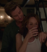 Emily_in_Paris_S02E06_WEBRip_x264-ION10_1888.jpg