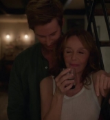 Emily_in_Paris_S02E06_WEBRip_x264-ION10_1892.jpg