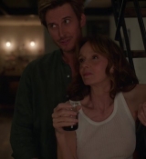 Emily_in_Paris_S02E06_WEBRip_x264-ION10_1908.jpg