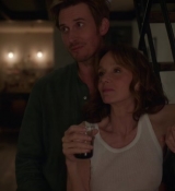 Emily_in_Paris_S02E06_WEBRip_x264-ION10_1914.jpg