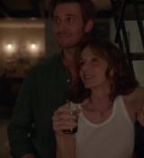 Emily_in_Paris_S02E06_WEBRip_x264-ION10_1919.jpg