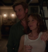 Emily_in_Paris_S02E06_WEBRip_x264-ION10_1928.jpg