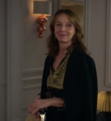 Emily_in_Paris_S02E06_WEBRip_x264-ION10_2009.jpg