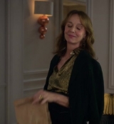 Emily_in_Paris_S02E06_WEBRip_x264-ION10_2010.jpg