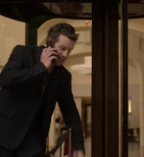 Emily_in_Paris_S02E06_WEBRip_x264-ION10_2047.jpg