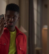 Emily_in_Paris_S02E06_WEBRip_x264-ION10_2091.jpg