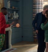 Emily_in_Paris_S02E06_WEBRip_x264-ION10_2107.jpg