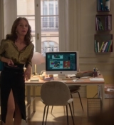 Emily_in_Paris_S02E06_WEBRip_x264-ION10_2124.jpg