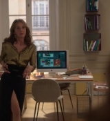 Emily_in_Paris_S02E06_WEBRip_x264-ION10_2125.jpg
