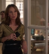 Emily_in_Paris_S02E06_WEBRip_x264-ION10_2135.jpg
