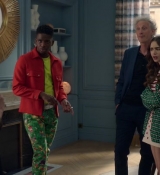 Emily_in_Paris_S02E06_WEBRip_x264-ION10_2142.jpg