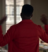 Emily_in_Paris_S02E06_WEBRip_x264-ION10_2191.jpg