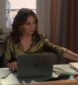Emily_in_Paris_S02E06_WEBRip_x264-ION10_2239.jpg