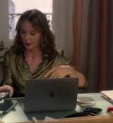 Emily_in_Paris_S02E06_WEBRip_x264-ION10_2242.jpg