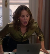 Emily_in_Paris_S02E06_WEBRip_x264-ION10_2284.jpg