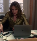 Emily_in_Paris_S02E06_WEBRip_x264-ION10_2307.jpg