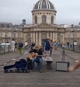 Emily_in_Paris_S02E06_WEBRip_x264-ION10_2352.jpg