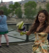 Emily_in_Paris_S02E06_WEBRip_x264-ION10_2355.jpg