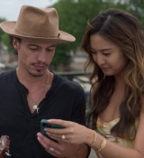 Emily_in_Paris_S02E06_WEBRip_x264-ION10_2398.jpg