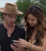 Emily_in_Paris_S02E06_WEBRip_x264-ION10_2402.jpg