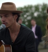 Emily_in_Paris_S02E06_WEBRip_x264-ION10_2423.jpg