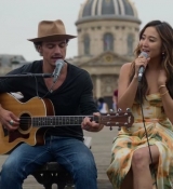 Emily_in_Paris_S02E06_WEBRip_x264-ION10_2464.jpg