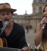 Emily_in_Paris_S02E06_WEBRip_x264-ION10_2490.jpg