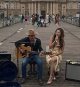 Emily_in_Paris_S02E06_WEBRip_x264-ION10_2518.jpg