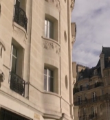 Emily_in_Paris_S02E06_WEBRip_x264-ION10_2536.jpg