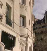 Emily_in_Paris_S02E06_WEBRip_x264-ION10_2537.jpg