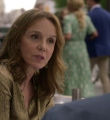 Emily_in_Paris_S02E06_WEBRip_x264-ION10_2557.jpg