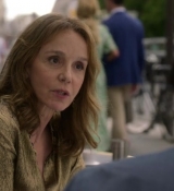 Emily_in_Paris_S02E06_WEBRip_x264-ION10_2558.jpg